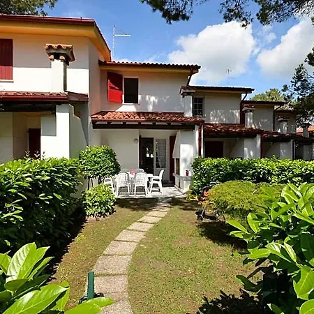 Flat With Shared Pool And Private Garden Hotel Bibione