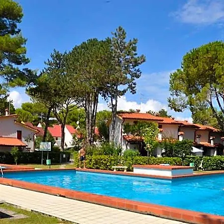 Flat With Shared Pool And Private Garden Bibione