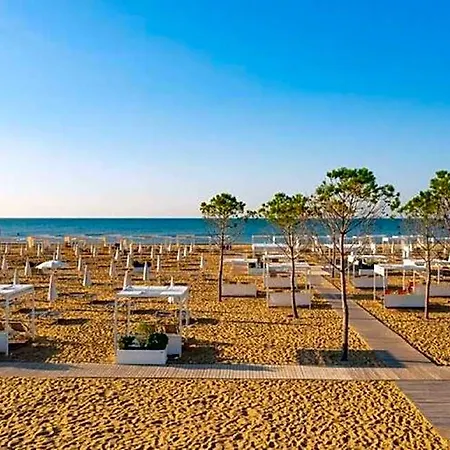 Hotel Flat With Shared Pool And Private Garden 3*