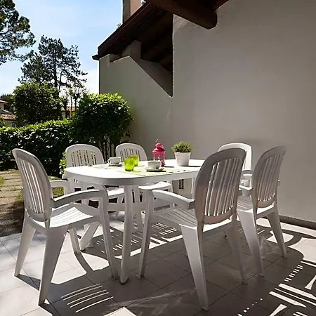 Hotel Flat With Shared Pool And Private Garden 3*