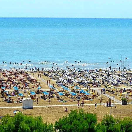 Flat With Shared Pool And Private Garden Hotel Bibione